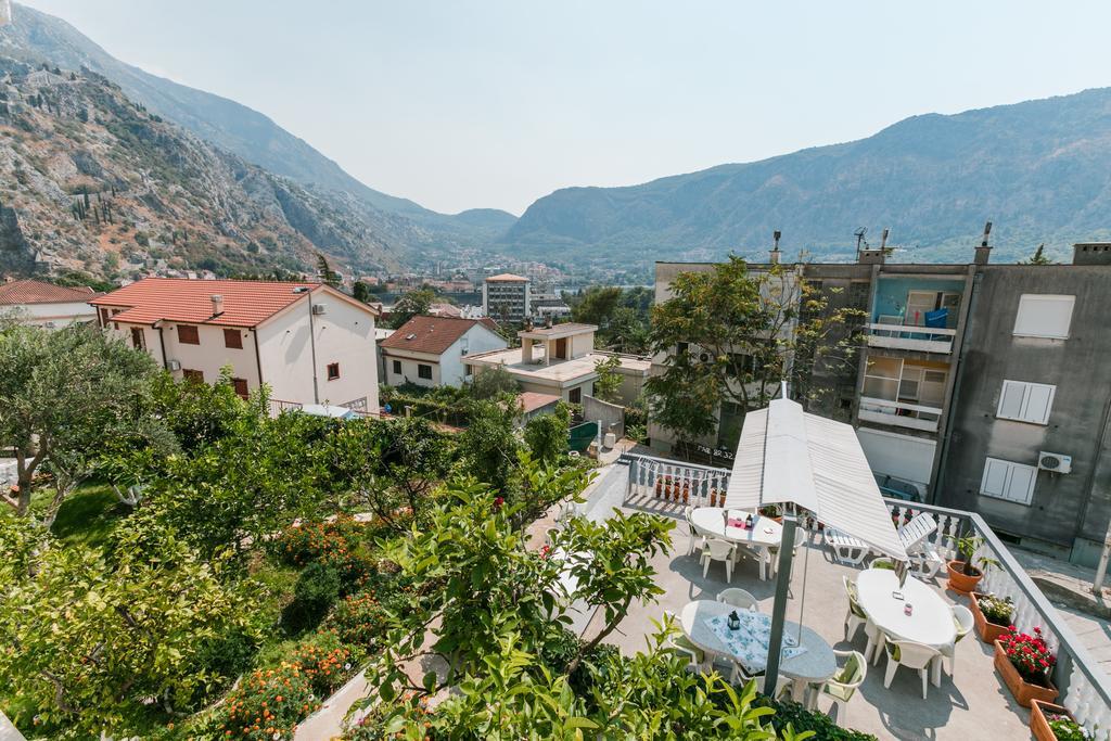 Apartments Los Olivos Kotor Exterior photo