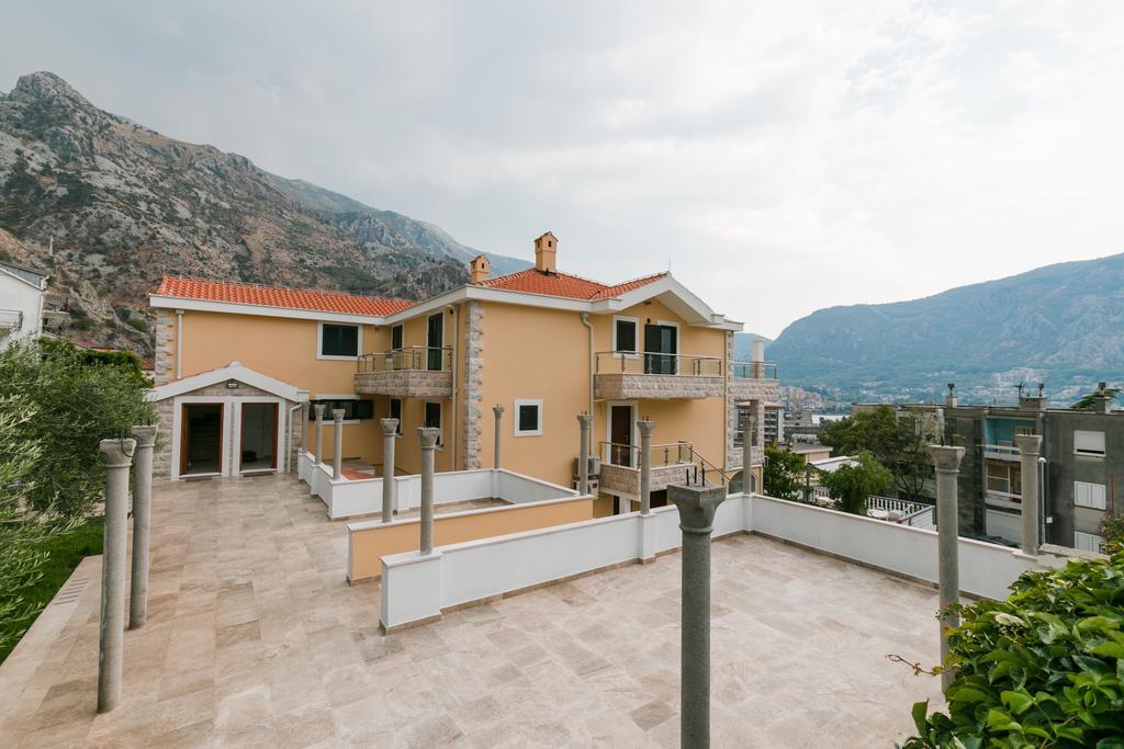 Apartments Los Olivos Kotor Exterior photo