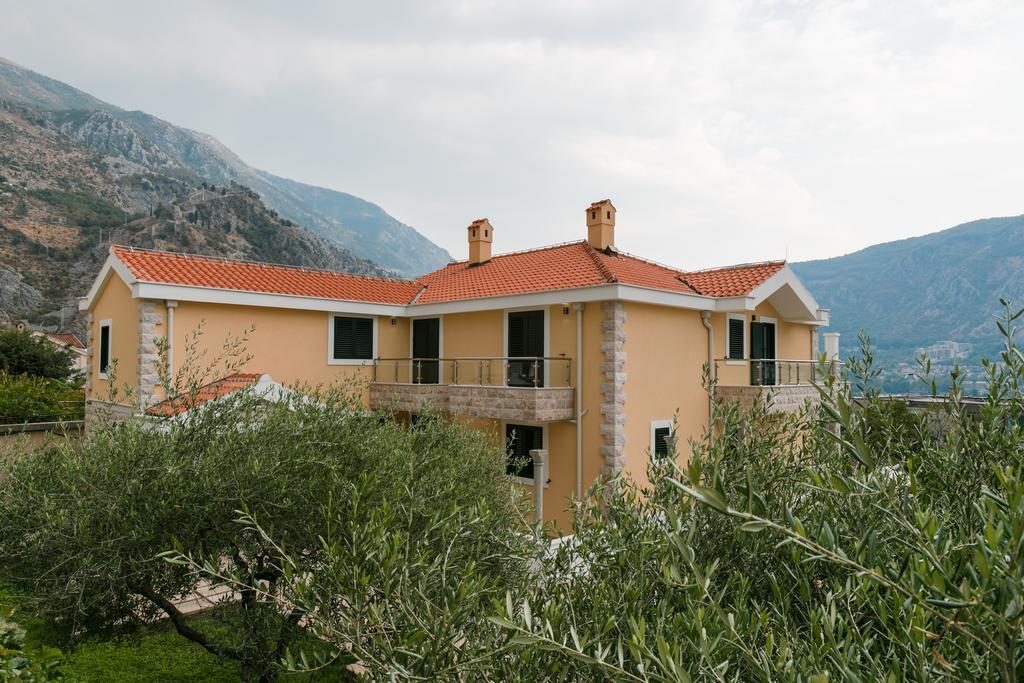 Apartments Los Olivos Kotor Exterior photo